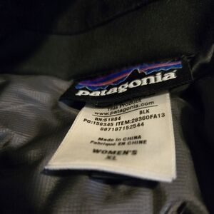 Women's long sleeve Patagonia XL large winter coat. Comes with hood and pockets